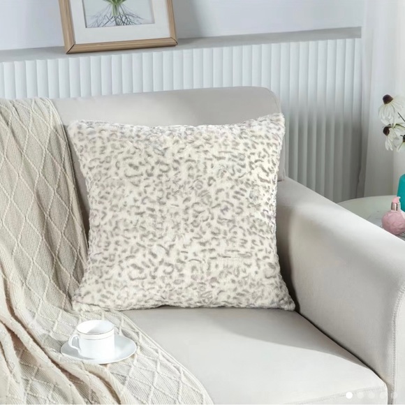 Faux Fur White Leopard Print Pillow Case 18” x 18” - Picture 2 of 7